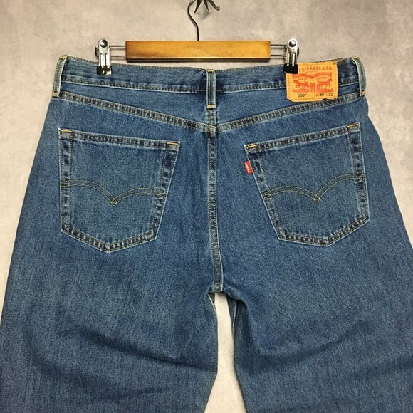 Levis Mens 550 Relaxed Fit Blue Jeans size 36x32 Denim Pants Zipper Fly
